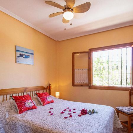Cozy Apartment In Guardamar Del Segura Eksteriør bilde